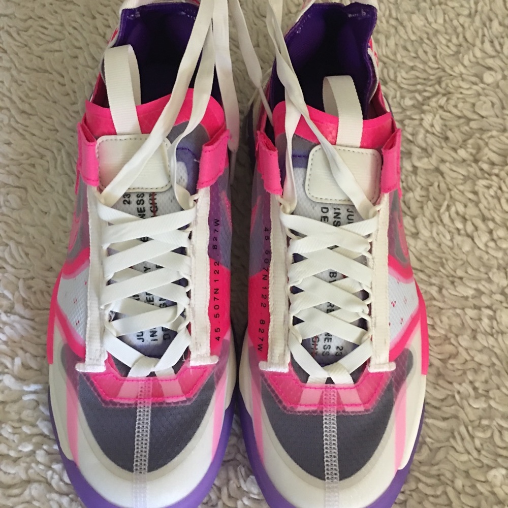 Nike - Picture 13 of 15